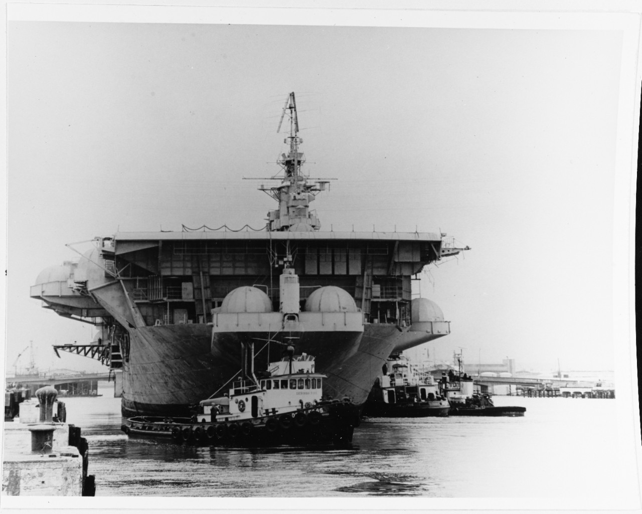 USS BUNKER HILL (CV-17 )