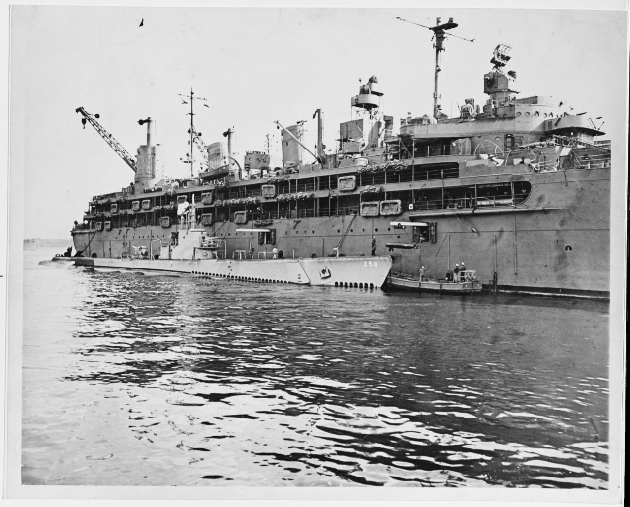 USS HOE (SS-258)