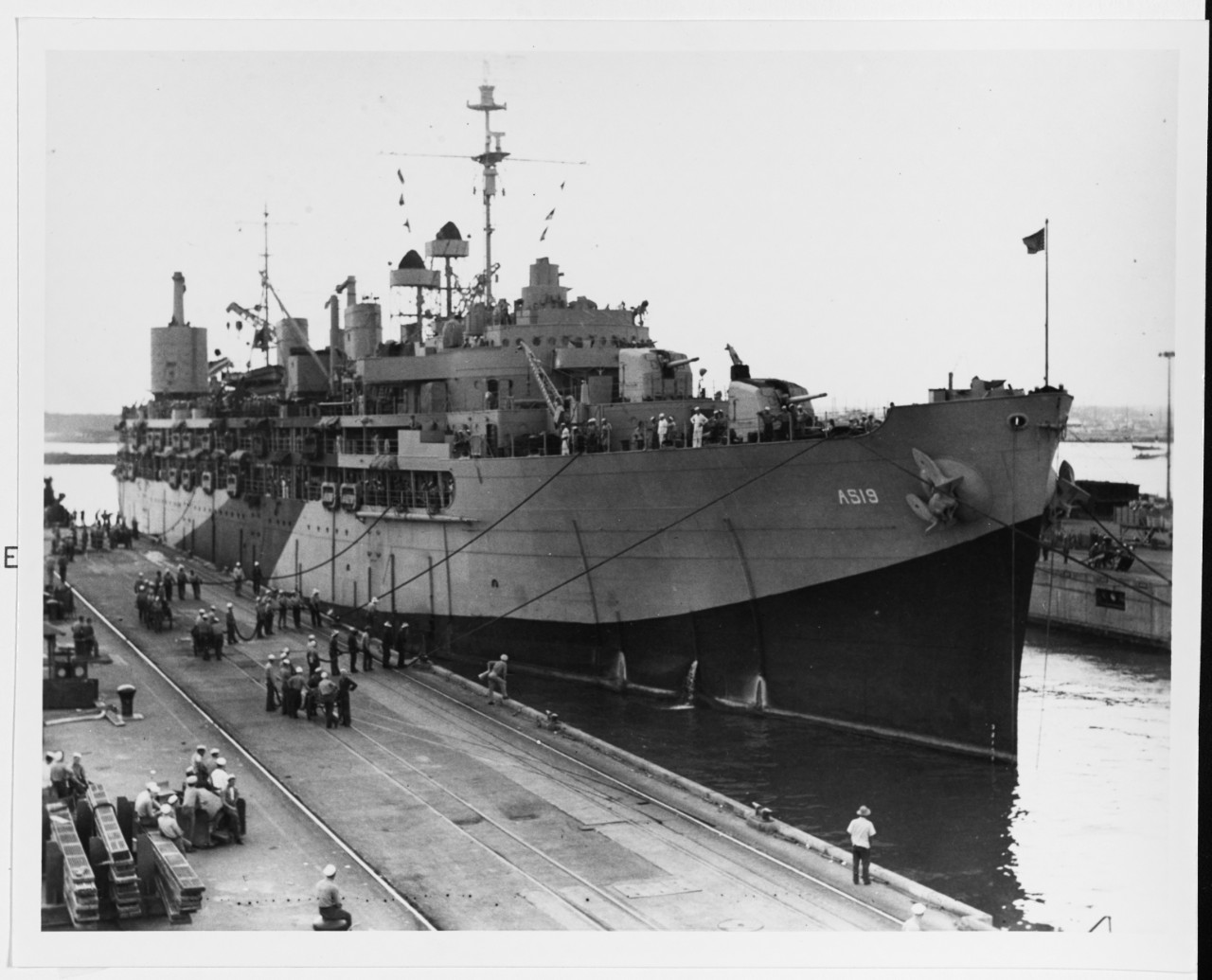 USS PROTEUS (AS-19)