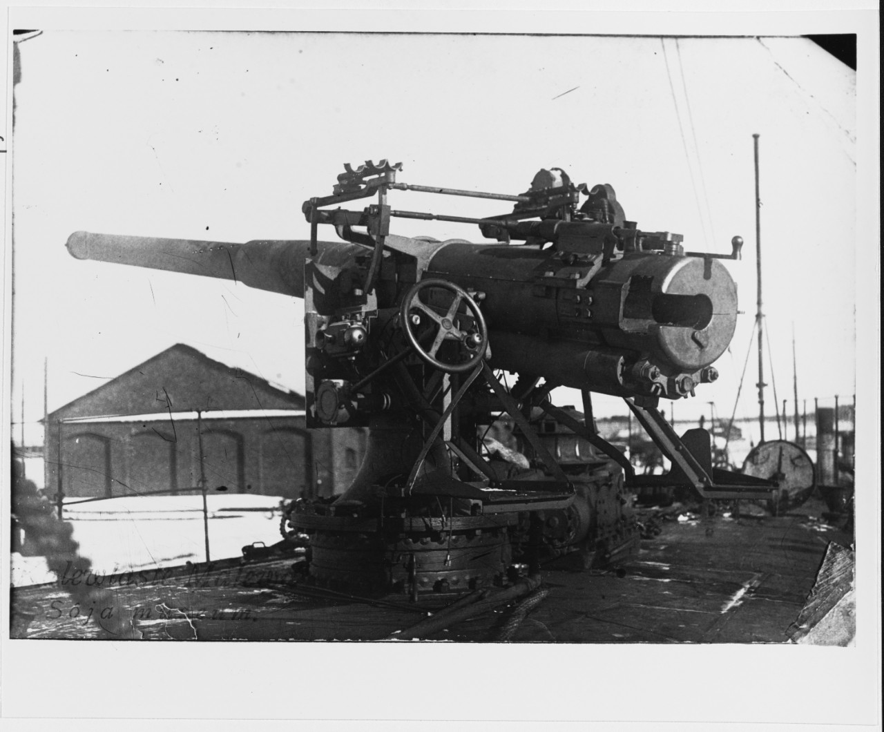 Russian 102mm 60 caliber Obukhov naval rifle, aboard a destroyer in 1919.
