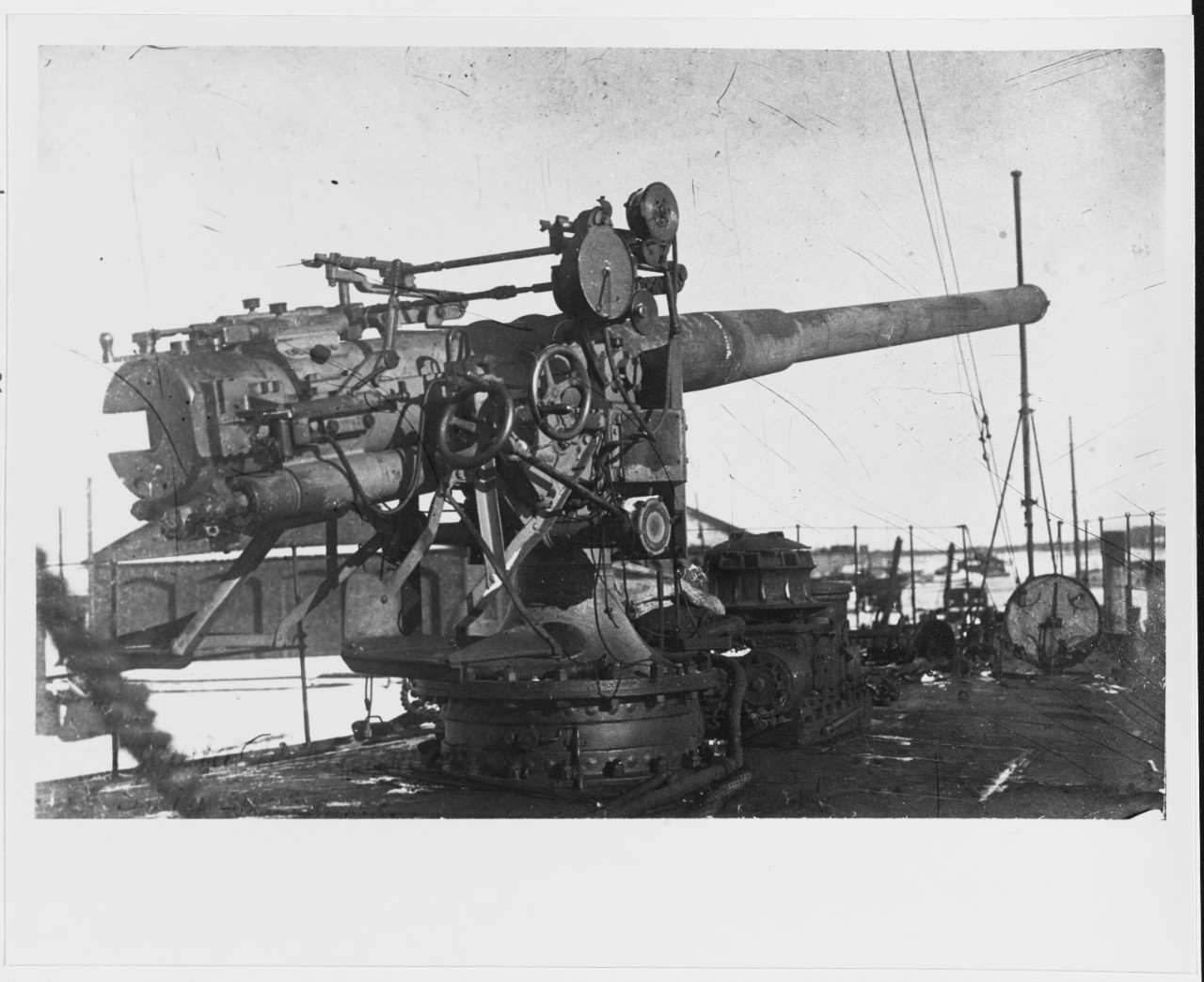 Russian 102mm 60 caliber Obukhov naval rifle, aboard a destroyer in 1919 at Reval, Estonia.