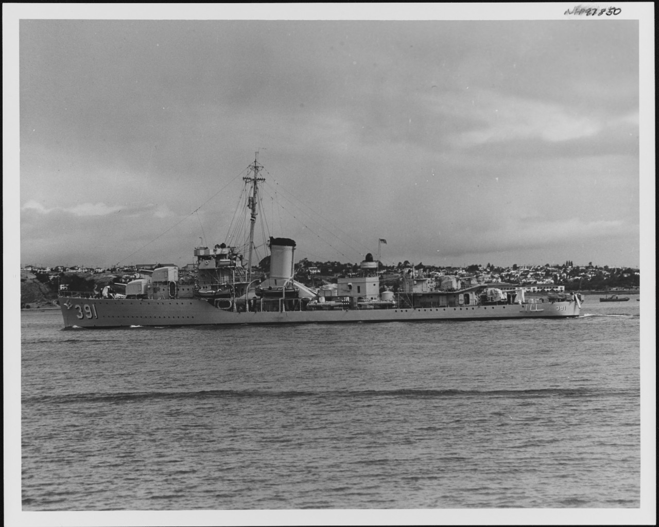 Photo #: NH 97850  USS Henley (DD-391)
