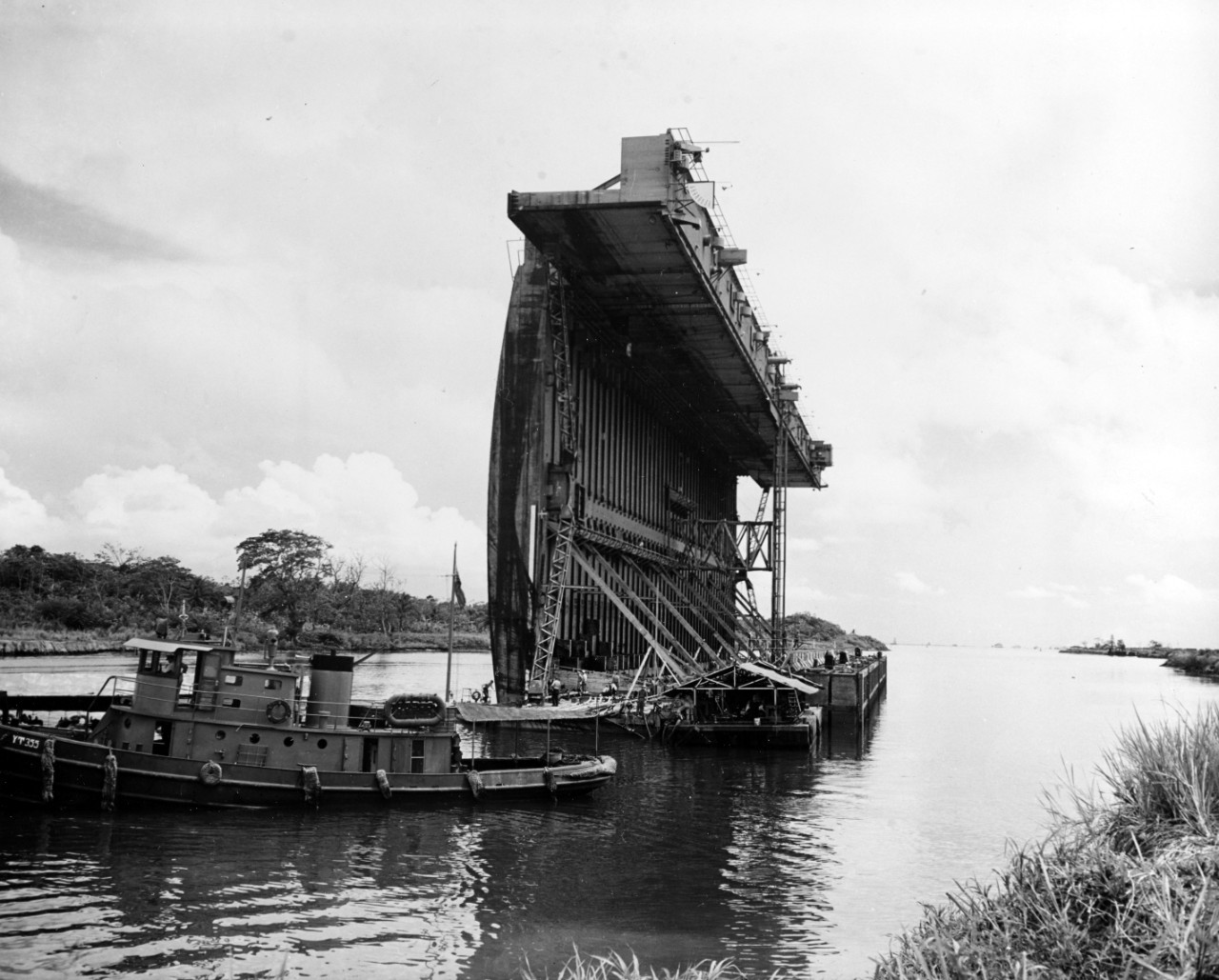Photo #: NH 98828  Floating drydock YFD-6 (center section)