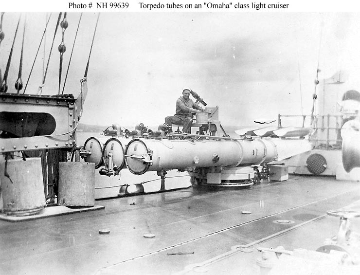 Photo #: NH 99639  Triple 21-inch torpedo tubes