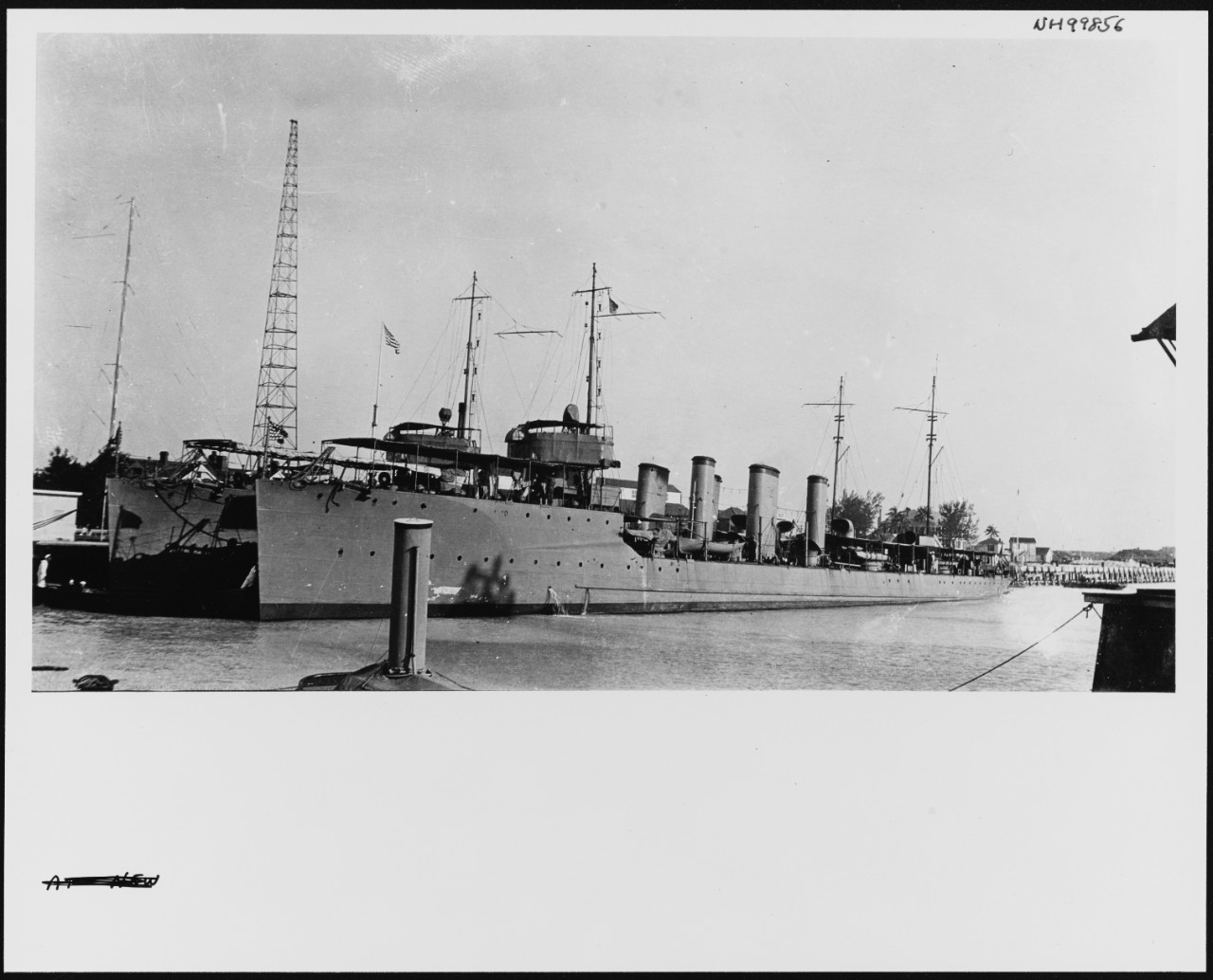 Photo #: NH 99856  Destroyers at an East or Gulf Coast Port