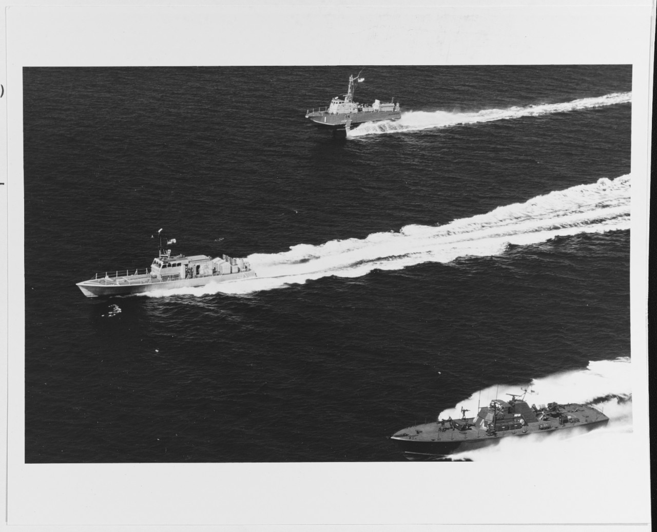 Fast Patrol Boat, CPIC-X, and USS FLAGSTAFF (PGH-1) in high speed formation