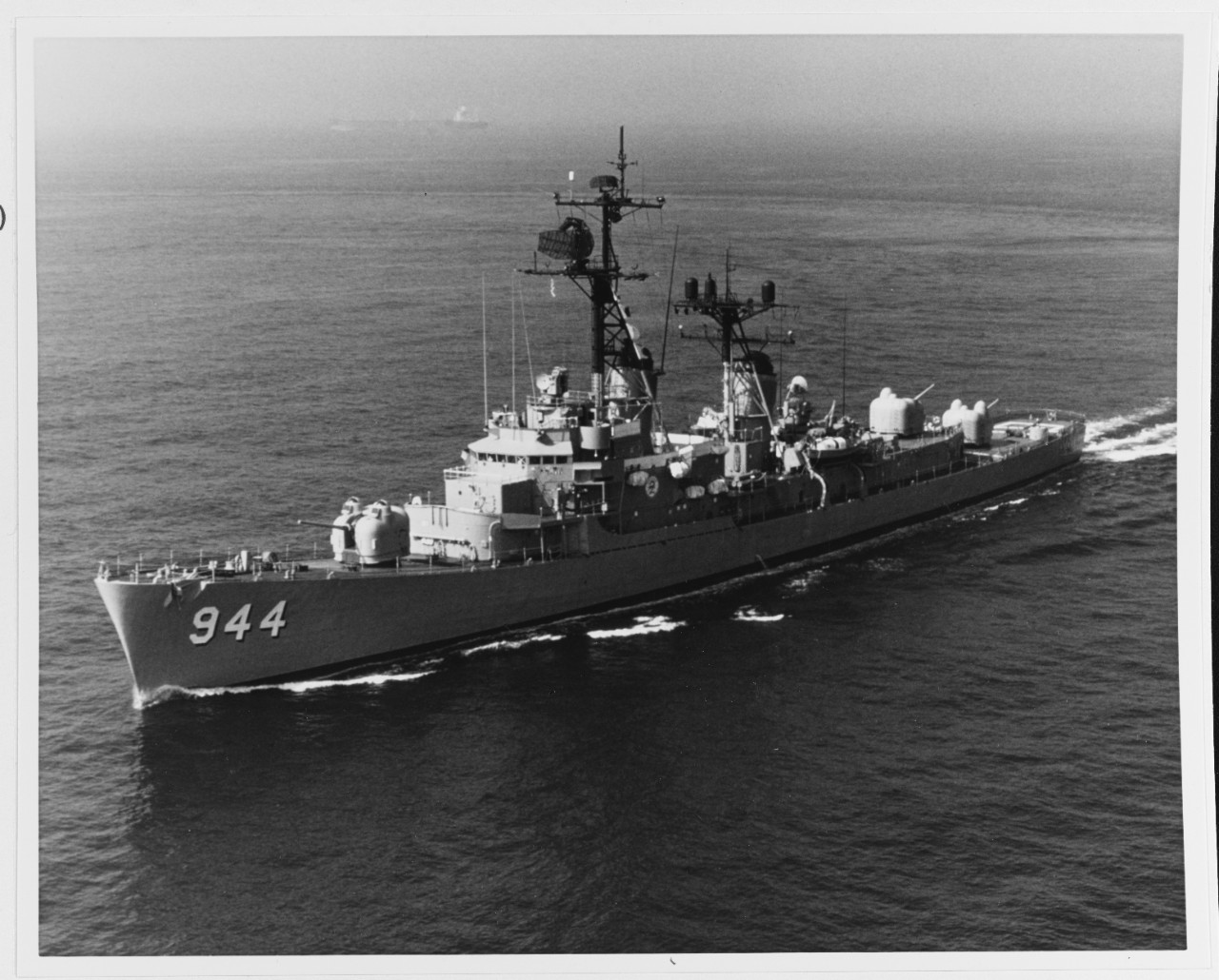 USS MULLINNIX (DD-944)