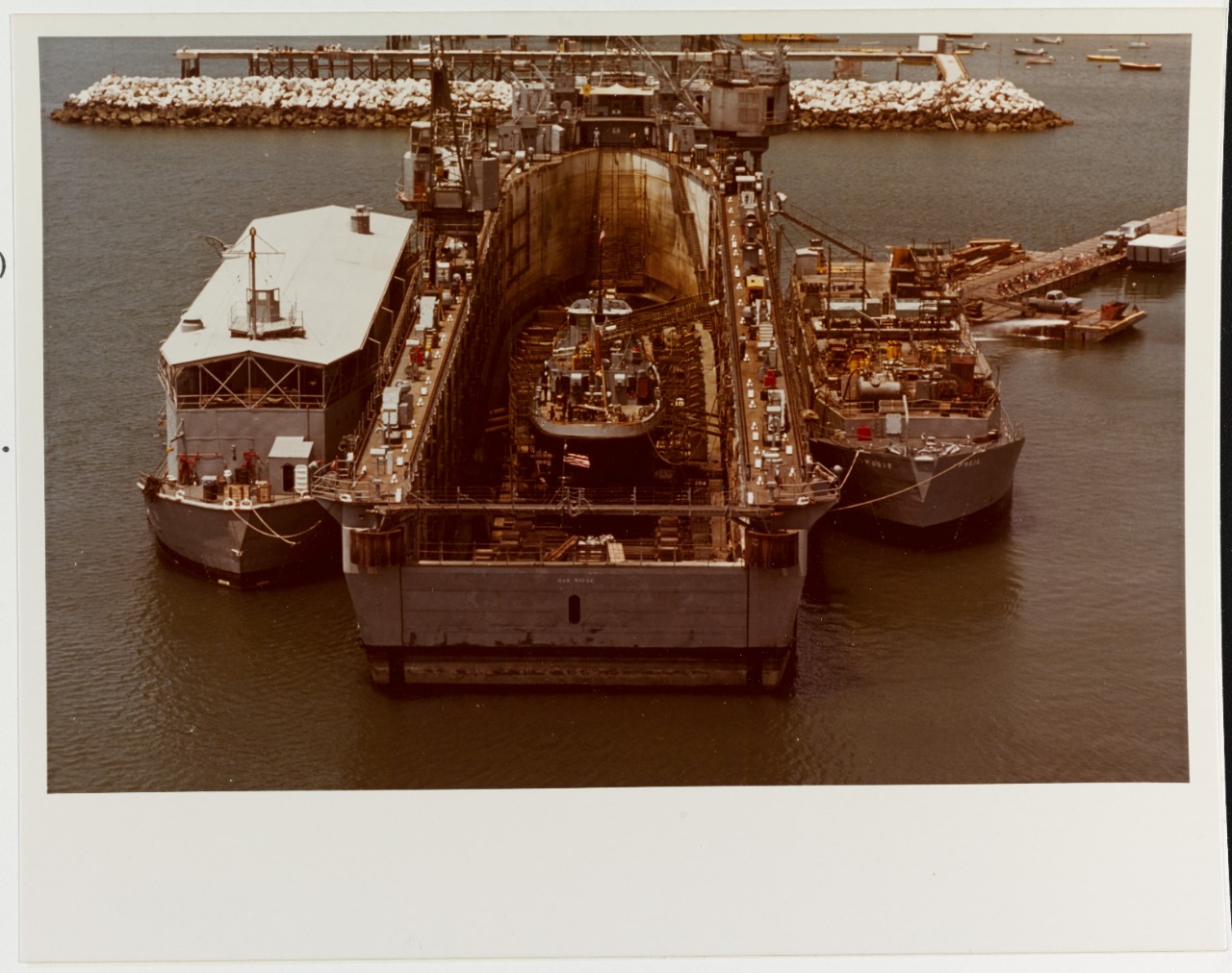 APL-31, USS OAK RIDGE, (ARDM-1) and YFNB-36