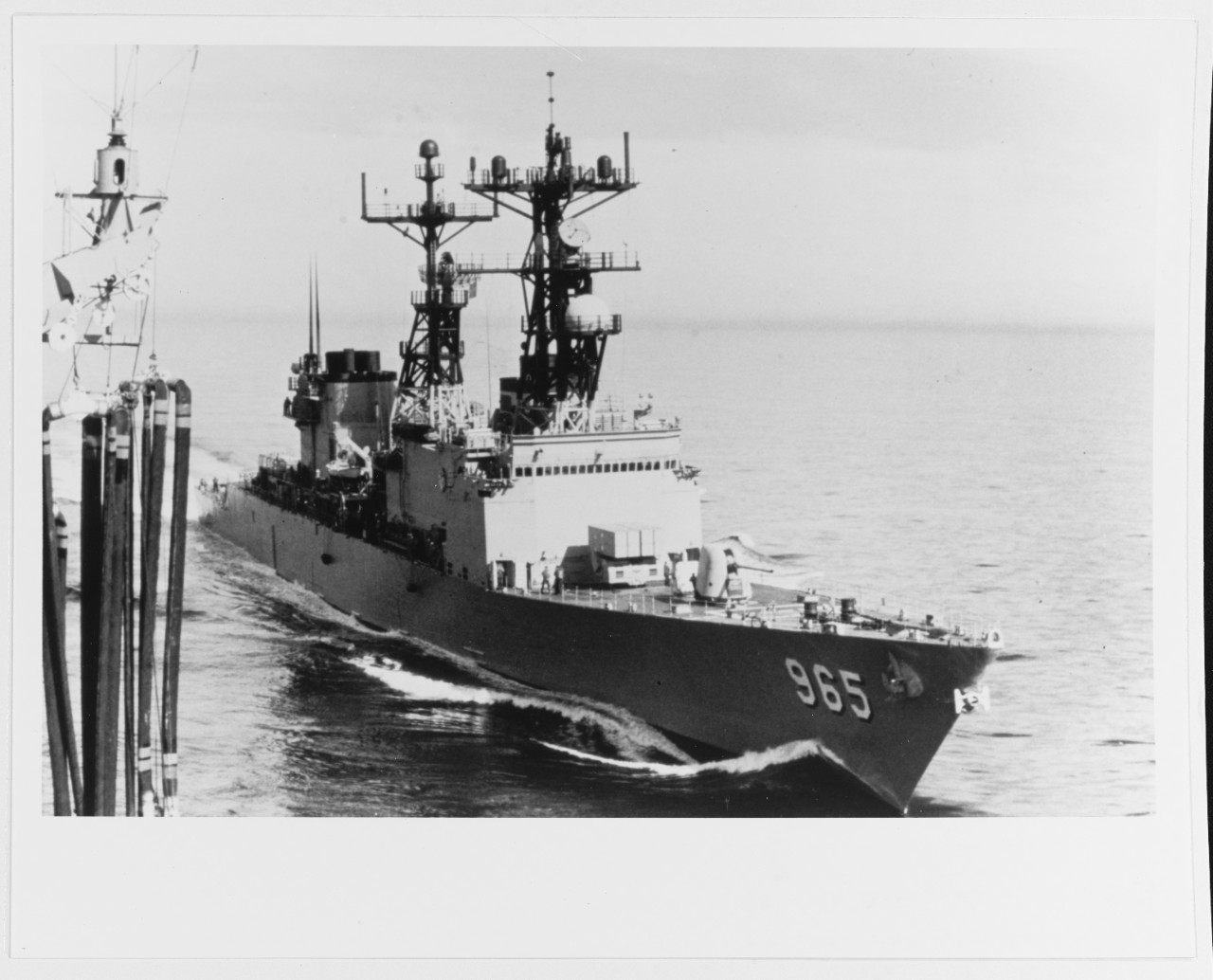 USS KINKAID (DD-965) comes alongside USS CAMDEN (AOE-2)