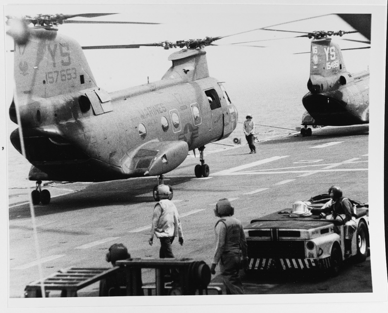 DVIDS - Images - CH-46E Sea Knight on USS Denver's flight deck