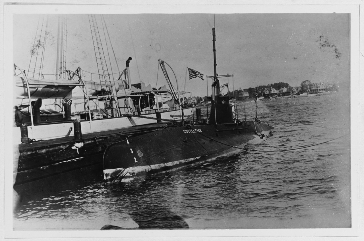 Photo #: NH 37 USS Cuttlefish (Submarine # 11)