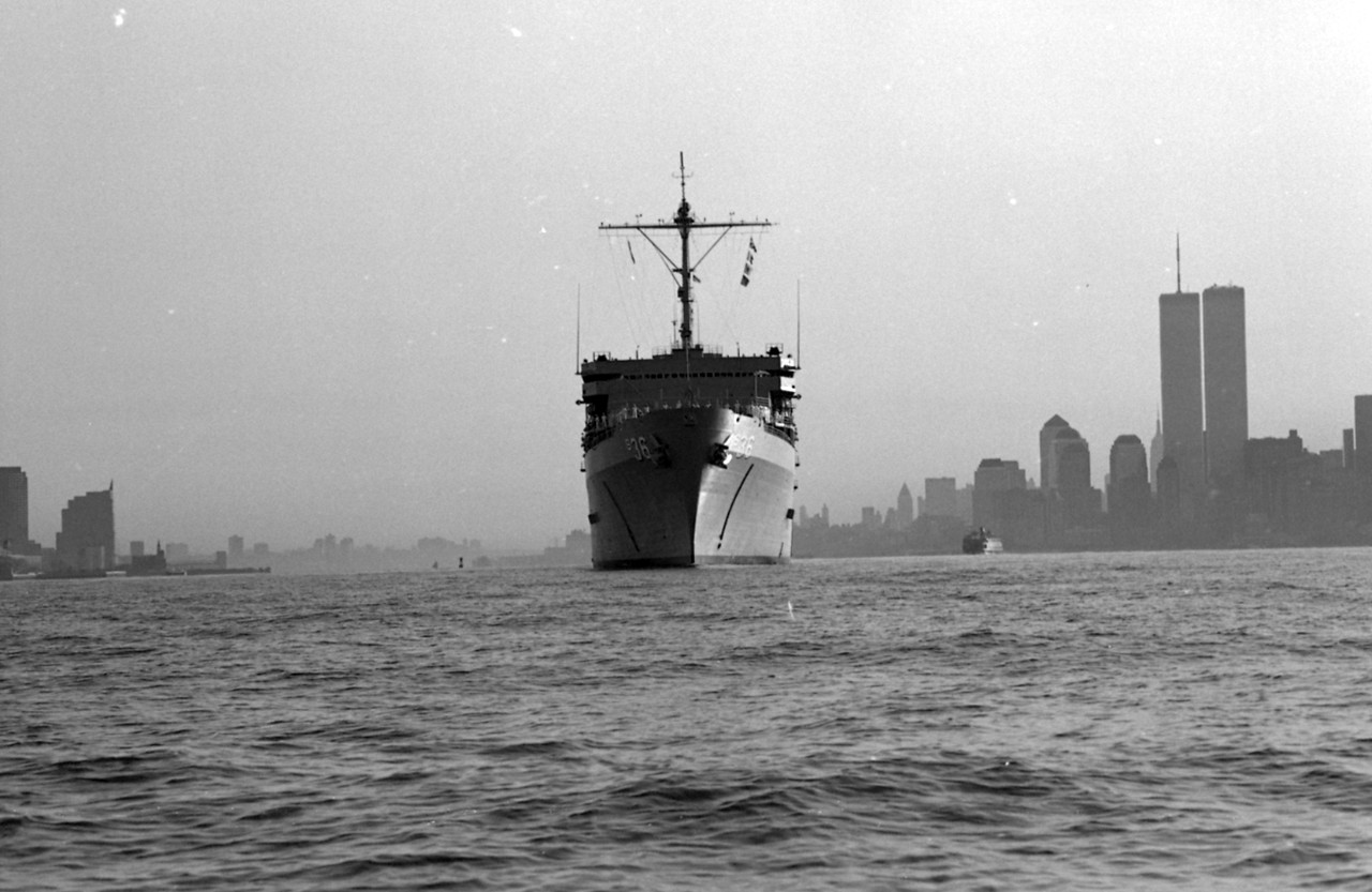 USS L.Y. Spear (AS-36) arrives in New York Harbor for Fleet Week 1992