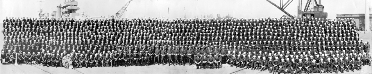 Oversized panoramic of the officers and crew of USS Texas (BB-26), 1914 - possibly the first crew. 