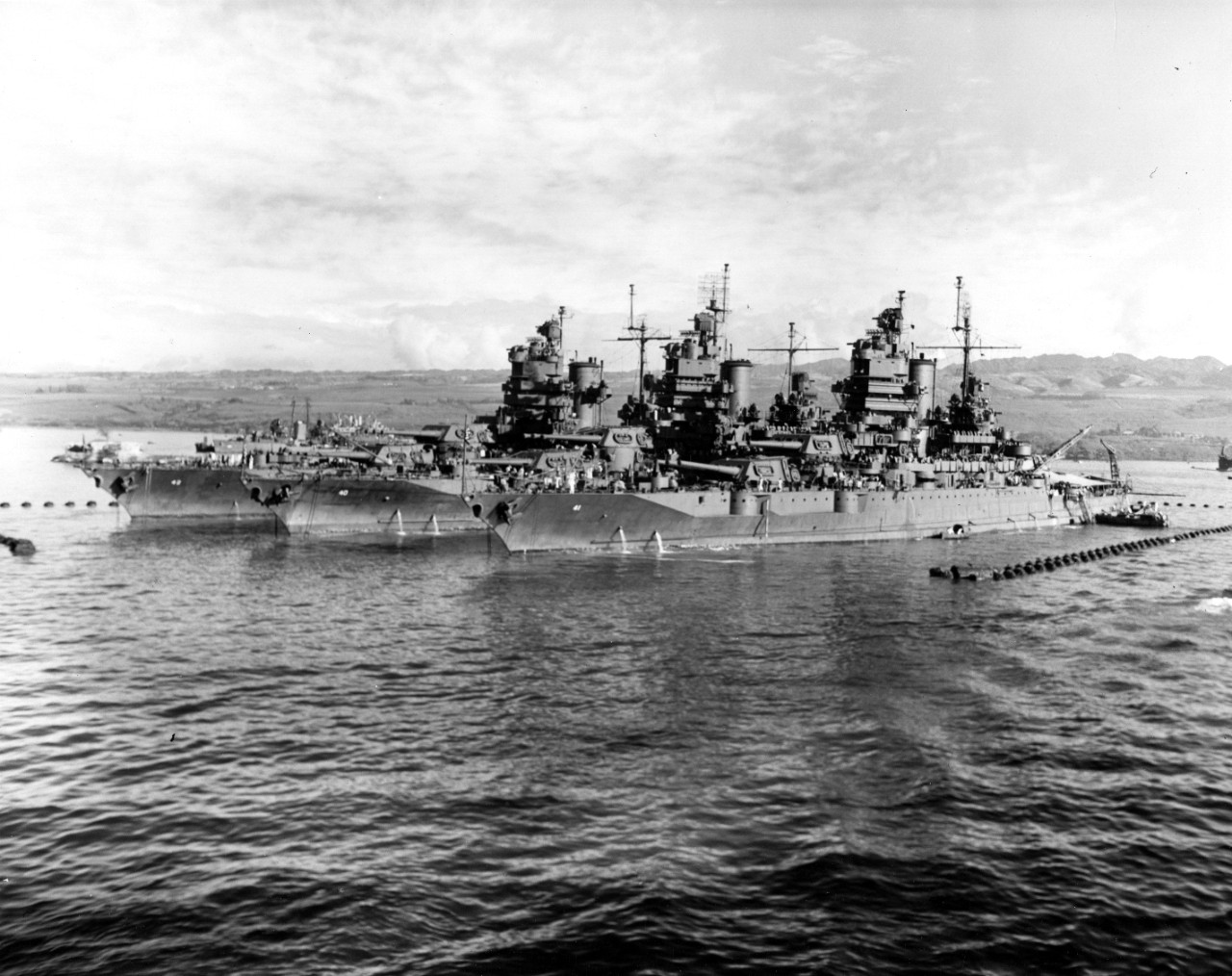Photo #: 80-G-275940  New Mexico class battleships at Pearl Harbor, 17 December 1943
