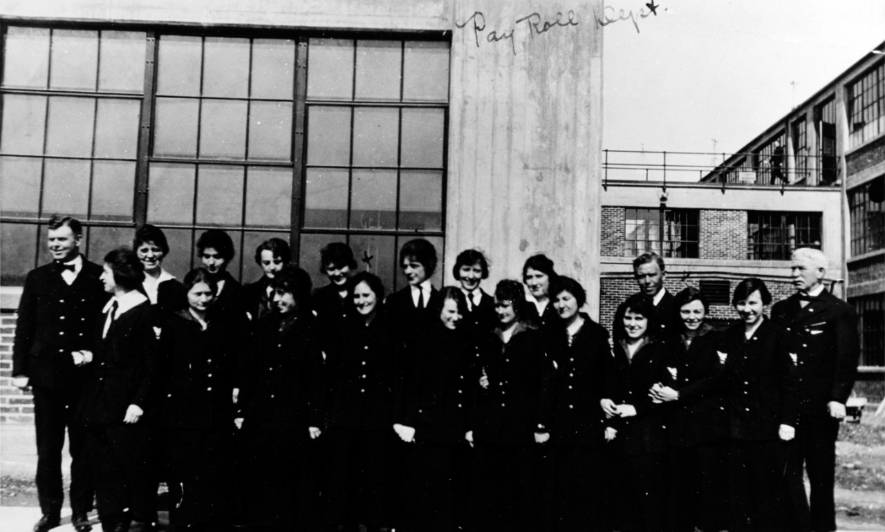 Photo #: NH 65575  Personnel of the Payroll Department, Bureau of Navigation