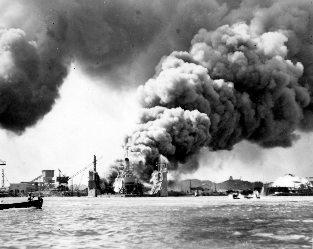 Photo #: 80-G-32719  Pearl Harbor Attack, 7 December 1941