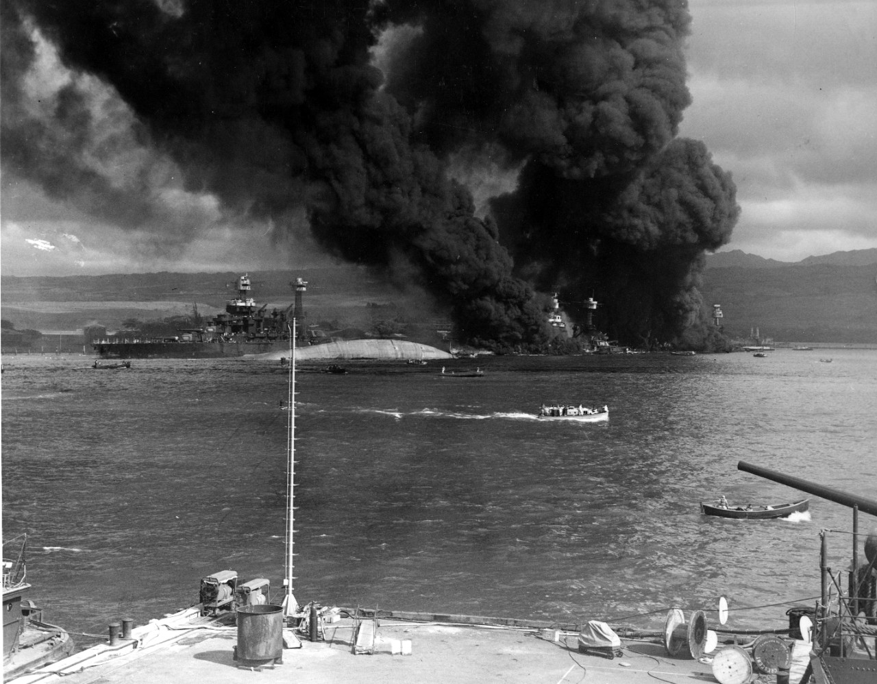 Photo #: 80-G-32691  Pearl Harbor Attack, 7 December 1941