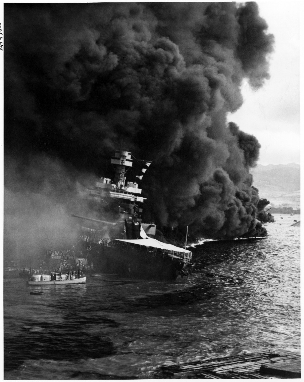 Photo #: NH 97400  Pearl Harbor Attack, 7 December 1941 For a MEDIUM RESOLUTION IMAGE, click the thumbnail.