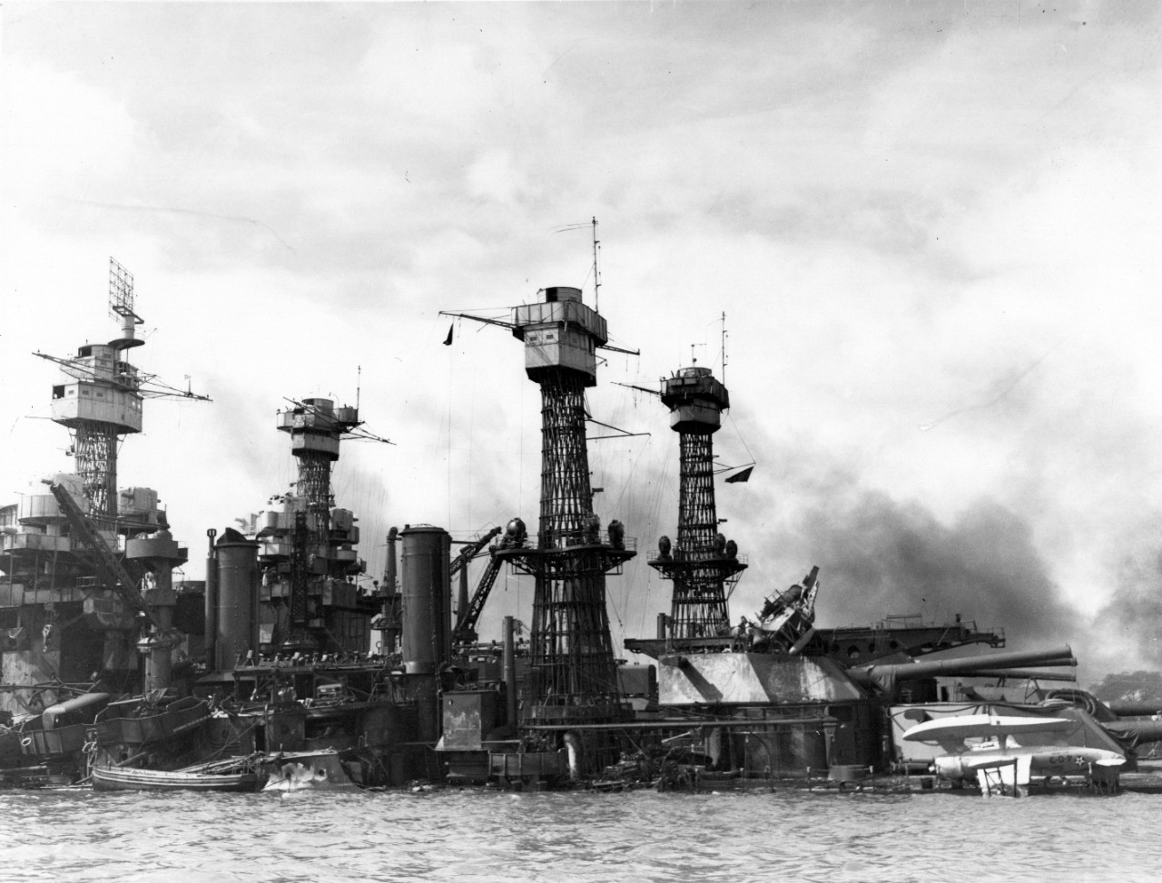 Photo #: 80-G-19945  Pearl Harbor Attack, 7 December 1941