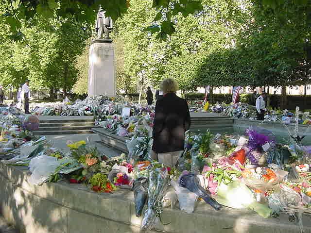 9/11 Memorial in Grosvenor Square, London, 12 September 2001