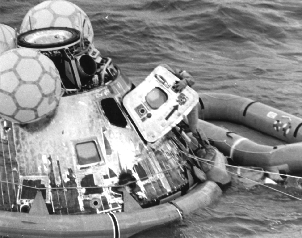 <p>A swimmer opens the hatch of the Apollo 11 Command Module&nbsp;</p>
