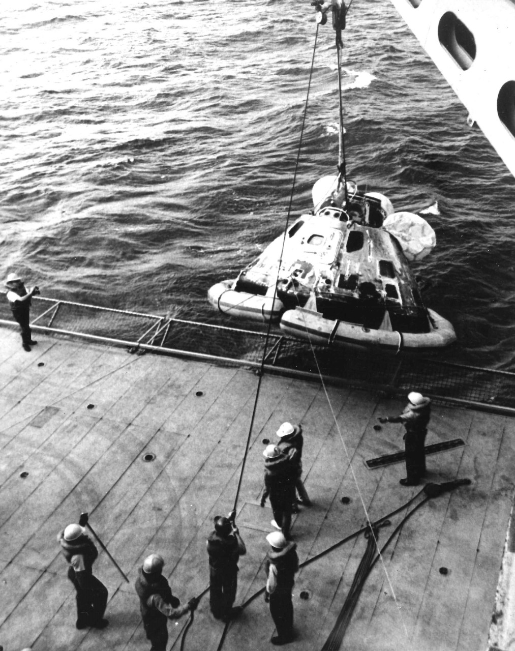 <p>The Apollo 11&nbsp;Command&nbsp;Module is hoisted aboard USS Hornet (CVS-12)&nbsp;</p>
