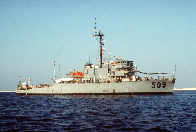 A starboard broadside view of the ship during Operation Desert Shield, 1 December 1990. (PH2 Burge, Department of Defense Photograph 330-CFD-DN-ST-91-03129, Record Group 330 Records of the Office of the Secretary of Defense, 1921–2008, National Archives and Records Administration).