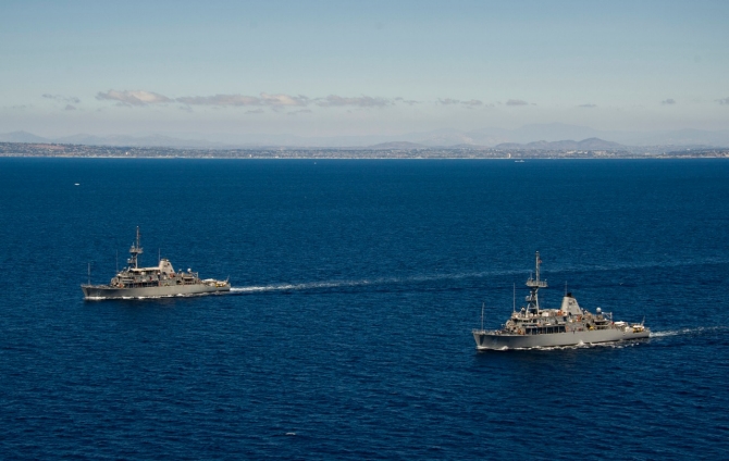 Champion- with Scout during RIMPAC14-17Jul2014-140717-N-FE250-464