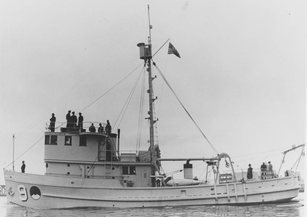 Crossbill underway, circa March 1941. (Naval History and Heritage Command Photograph NH 78611)