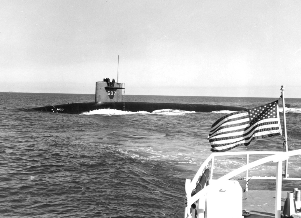 Dace underway on the surface prior to her commissioning. (Dace (SSN-607), Ships History File, Naval History and Heritage Command)