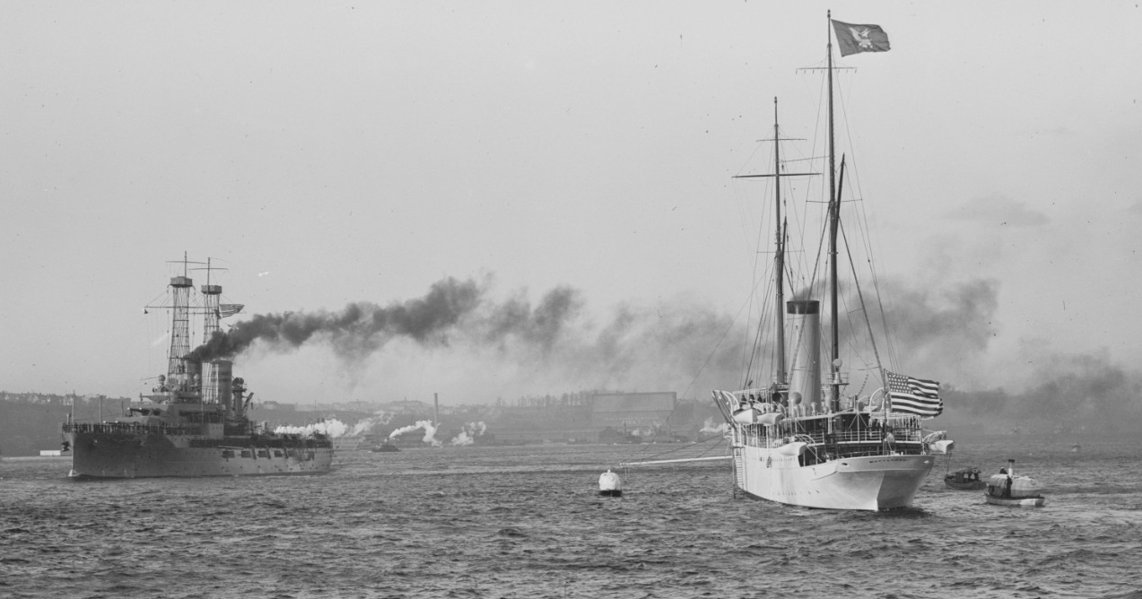 Delaware and the presidential yacht Mayflower, part of the naval review for President William H. Taft in New York City, 14 October 1912. (Library of Congress, Prints and Photographs Division, Call Number: LC-B2-2331-14)