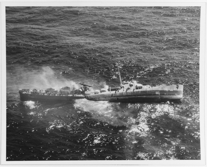 U-804’s torpedoes break Fiske in two, 2 August 1944. Some of the crewmen abandon ship by walking down the side of her capsizing bow section. Photographed from one of Composite Squadron (VC) 58’s planes flying from Wake Island. (U.S. Navy Photograph 80-G-270257, copy on file in Photographic Section, Naval History and Heritage Command).