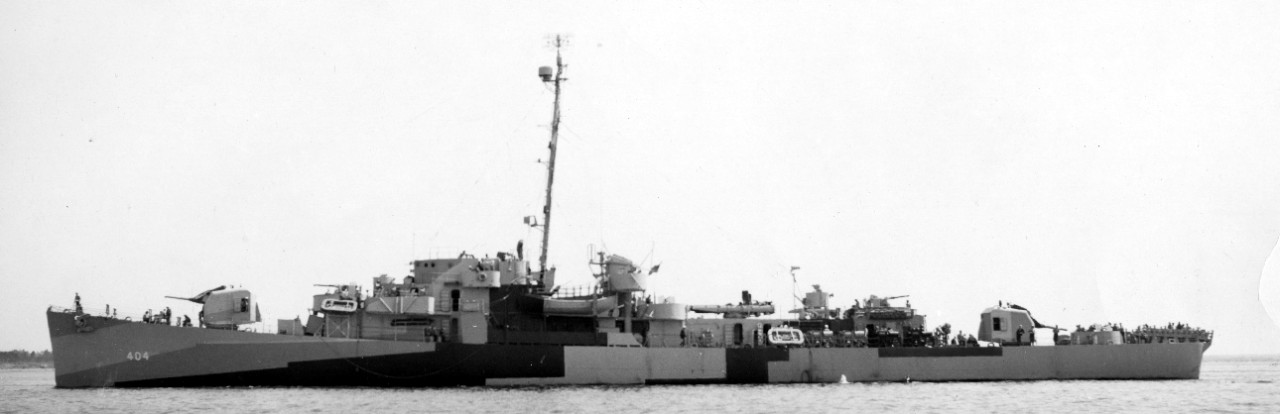 Port broadside view of Eversole, 20 May 1944, showing the other side of her disruptive camouflage pattern. (U.S. Navy Bureau of Ships Photograph BS-132125, National Archives and Records Administration, Still Pictures Division, College Park, Md.)