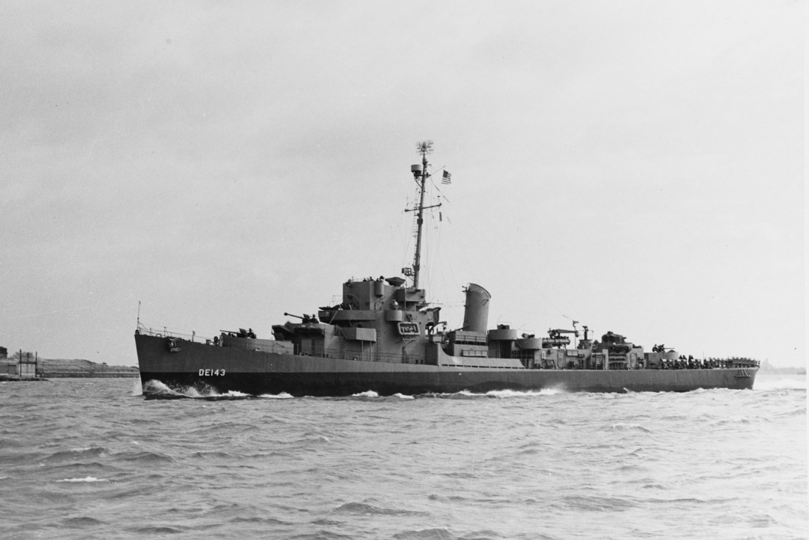 Fiske underway in New York Harbor, 20 October 1943. (Naval History and Heritage Command Photograph NH 53909)