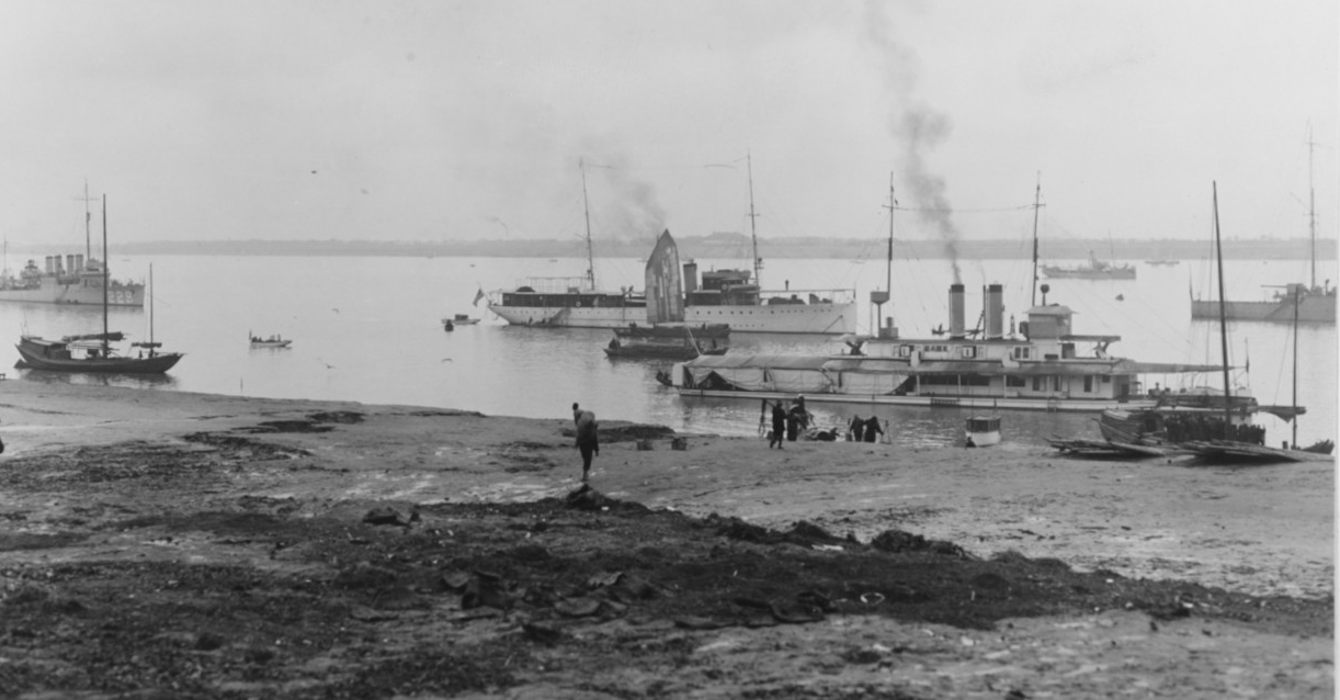 U.S. warships at Hankow at low river level, 1925. The ships are Truxtun (DD-229) at left; Isabel in center, and Palos (PG-16) in the right foreground. Also present are several junks, and a British Cornflower-class sloop (partially visible at far right). (Naval History and Heritage Command Photograph NH 80990)