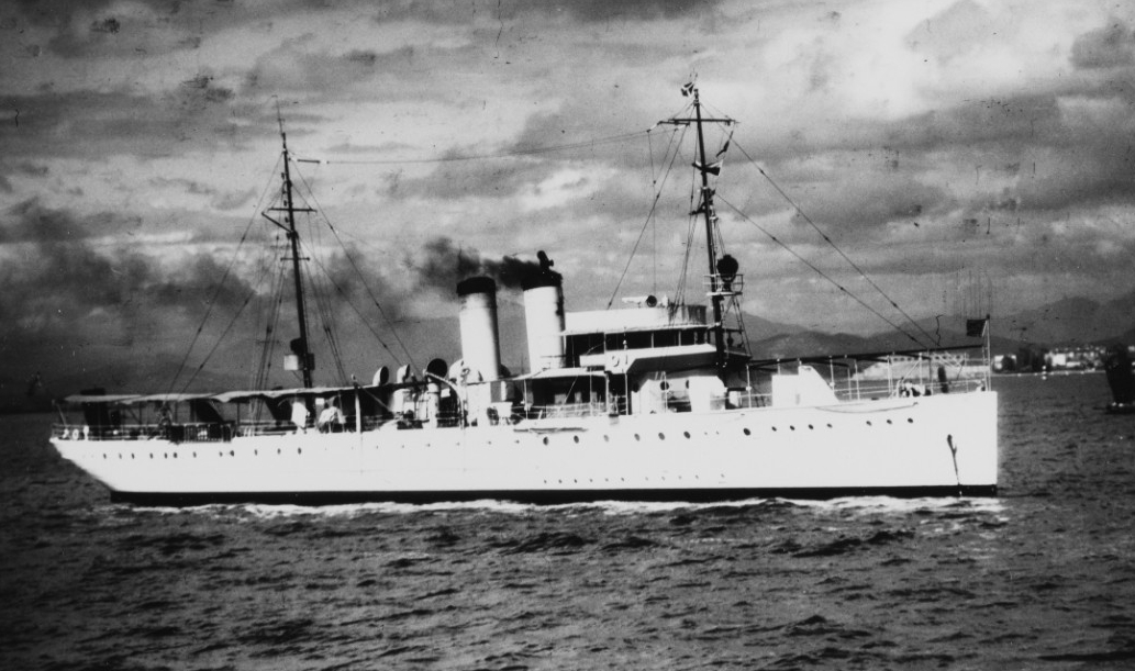 Isabel off Tsingtao [Qingdao], circa the mid-1930s. (Naval History and Heritage Command Photograph NH 101687)