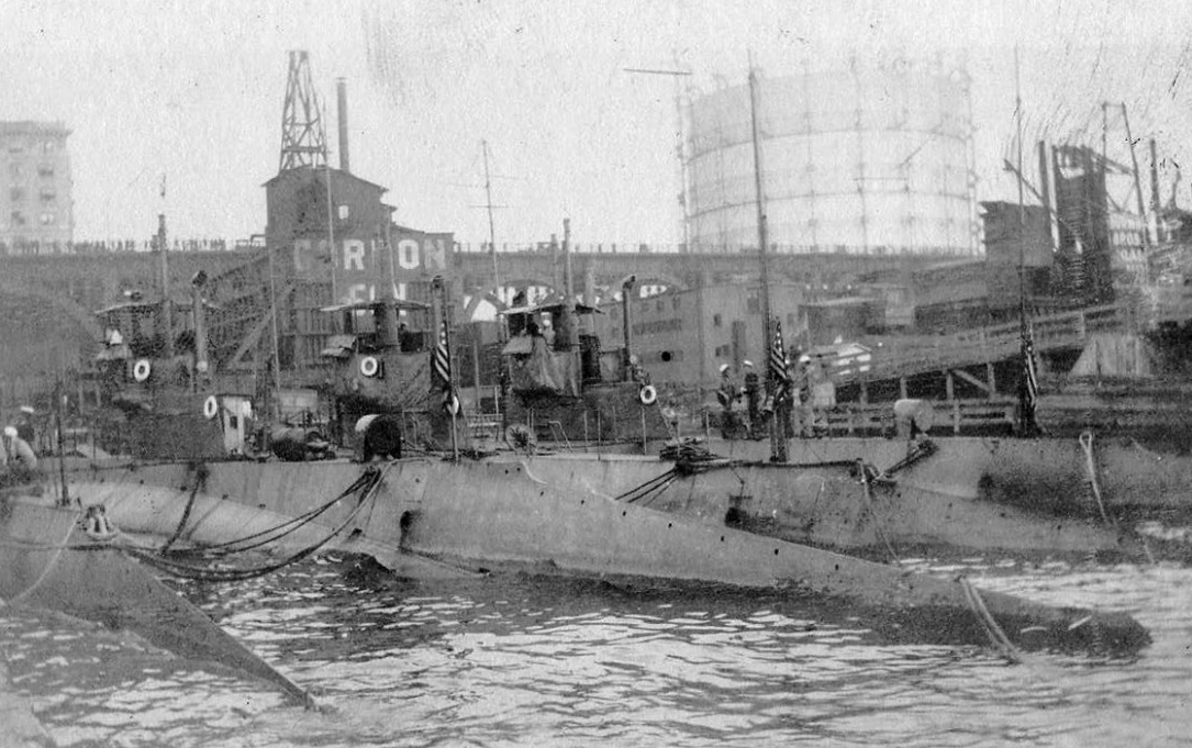 Submarines K-6 (Submarine No. 37), K-2, K-5 (Submarine No. 36), and K-1 (Submarine No. 32) at the 135th Street Pier, New York, N.Y., May 1915. (Naval History and Heritage Command NH 2014.55.01)