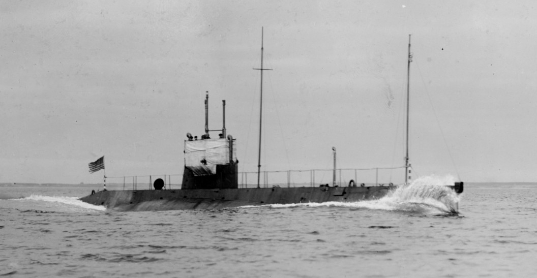 L-1 running at 14 knots during trials off Provincetown, Mass. Though the original print bears a date of March 1915, this is probably an error. The actual date is more likely March 1916. (Naval History and Heritage Command Photograph NH 51152)