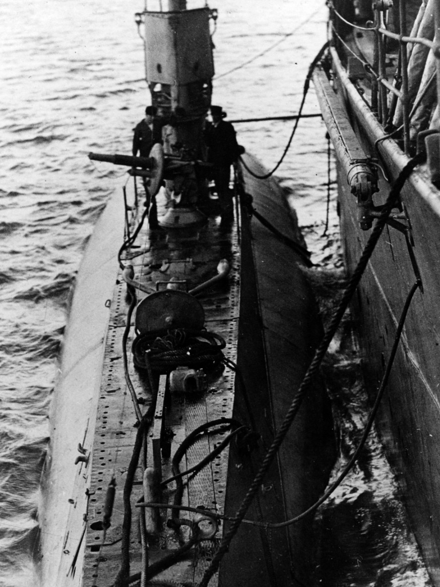 L-1 alongside Bushnell at Portland, England, 1918. Note L-1's 3/23 retracting deck gun trained out to starboard, and Y-tube hydrophone immediately behind her open foredeck hatch. Also note the boat boom attached to Bushnell's side, with pivoting mechanism at its end and walkway board on its upper surface. (Naval History and Heritage Command Photograph NH 51159)