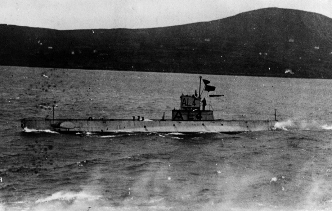AL-4 underway in 1918, probably in Bantry Bay, Ireland. (Naval History and Heritage Command Photograph NH 51137)