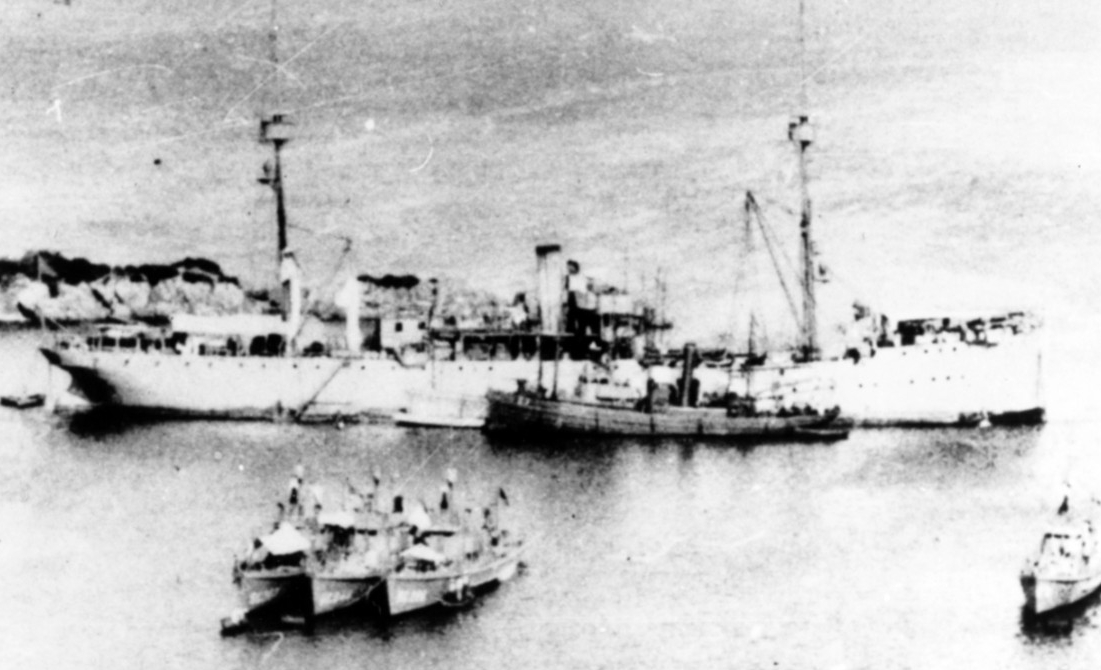 Leonidas tending submarine chasers and other patrol craft in 1918, probably at Corfu. Note that at this point the vessel seems to have had lookout stations installed at both fore- and mainmasts. (Naval History and Heritage Command Photograph NH 7...