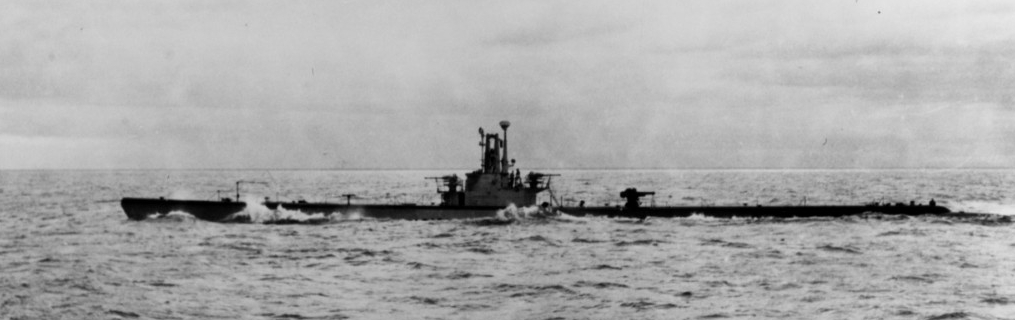 Macabi runs trials in Lake Michigan, circa March 1945. Note 40 millimeter single mounts on the “cigarette deck” forward and aft of the bridge. (Naval History and Heritage Command Photograph NH 86957)
