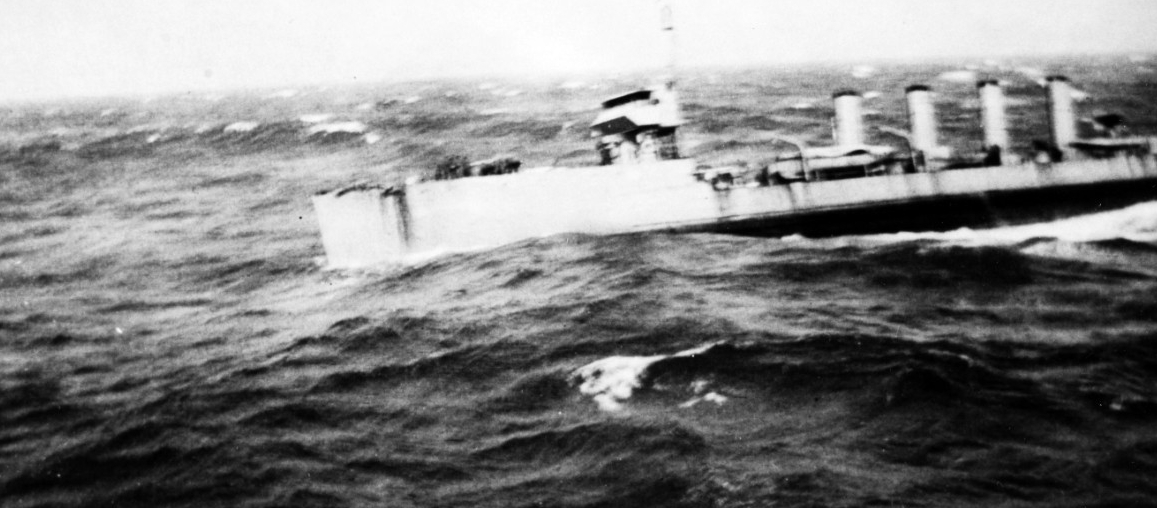McCall (Destroyer No. 28) approaches Maumee to refuel in an Atlantic gale, 22 September 1917. (Naval History and Heritage Command Photograph NH 93096)