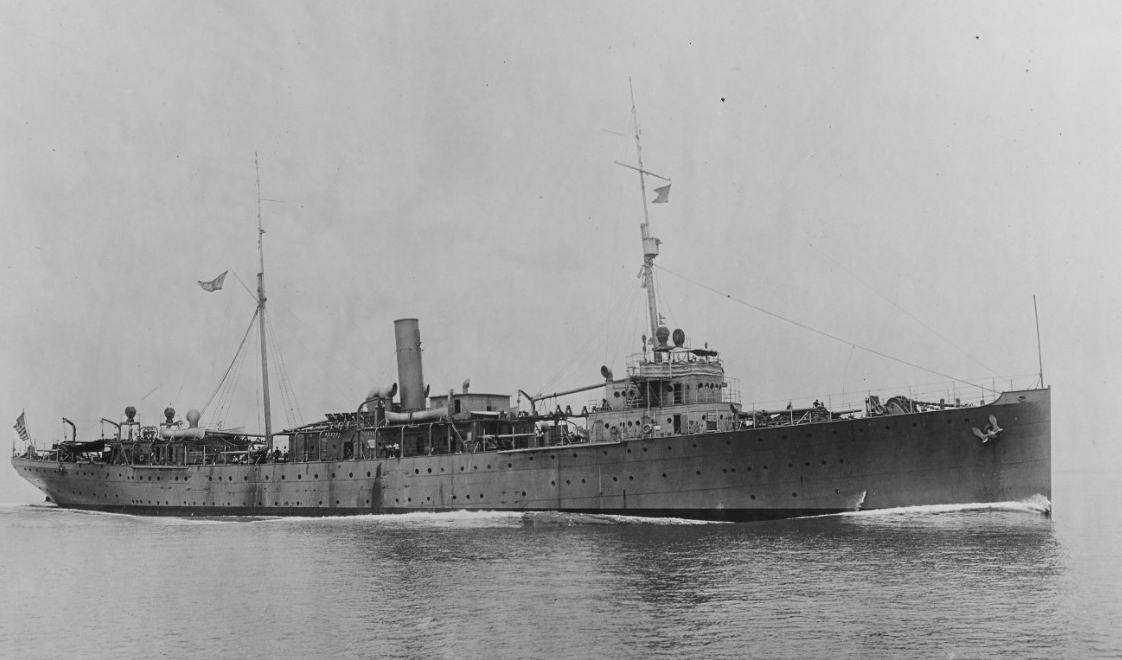 Melville makes 15.15 knots during run no. 16 of her sea trials, 16 July 1915. (Naval History and Heritage Command Photograph NH 804)