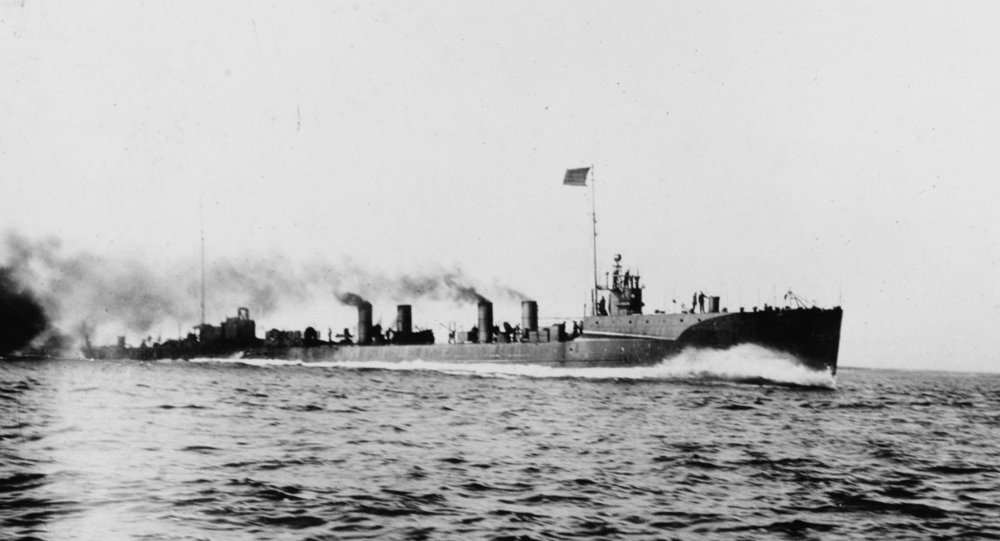 Reid running trials off Rockland, Maine, on 6 October 1909, as photographed by George N. Harden, Rockland, Maine. (Naval History and Heritage Command Photograph NH 91731)