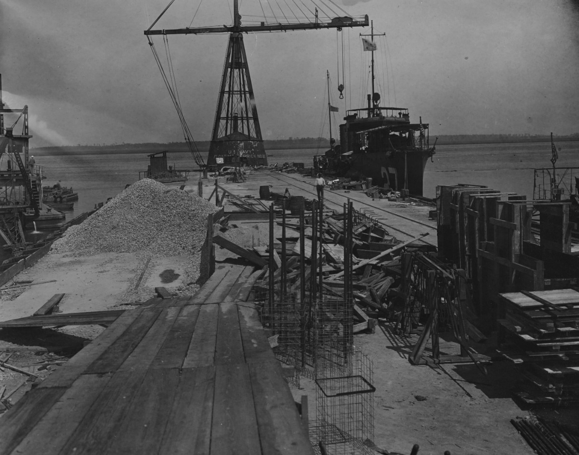 Sterett at Charleston Navy Yard on 3 April 1917. At the end of the pier, in the center, is Floating Derrick No. 22. (Naval History and Heritage Command Photograph, NH 45244) 