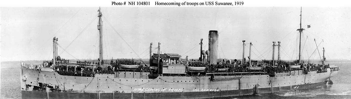 USS Suwanee (Id. No. 1320) with American soldiers returning from World War I on board, steaming right to left.