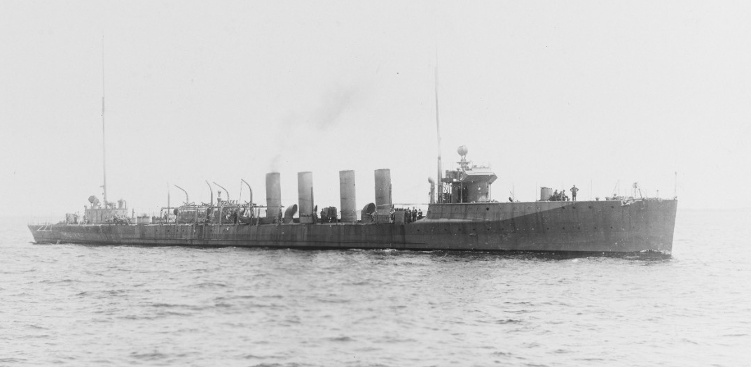 Wadsworth photographed on trials on 21 June 1915 at 8 knots. (Naval History and Heritage Command NH 43768).