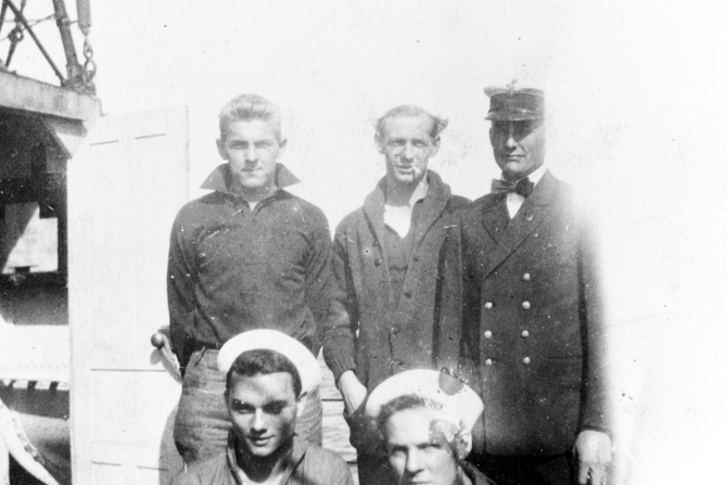 Ship's radio crew during World War I. Courtesy of Mr. Gustavus C. Robbins, Somerville, Mass. 1973. (Naval History and Heritage Command Photograph NH 77155) 