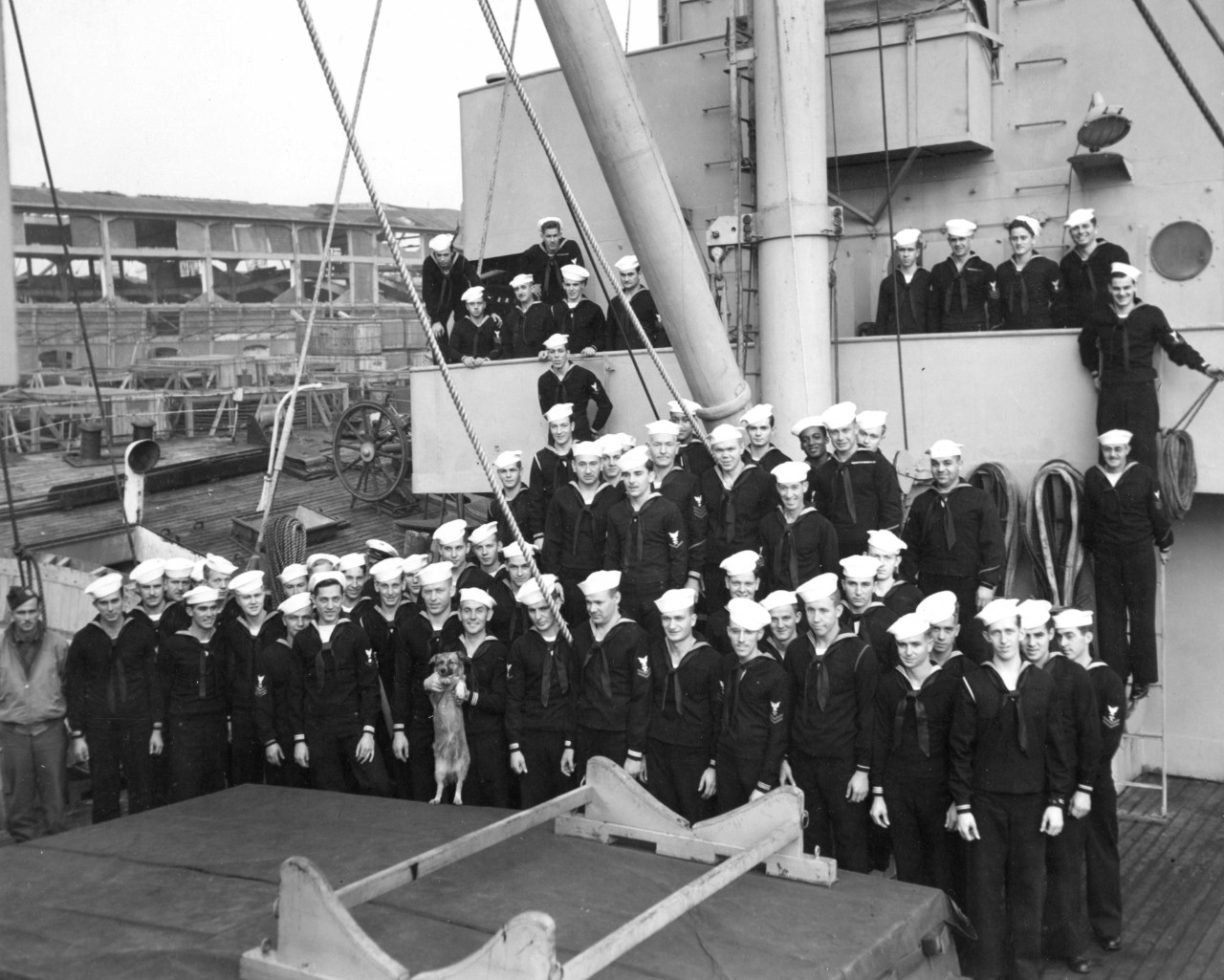 USS Weight's (ARS-35) crew